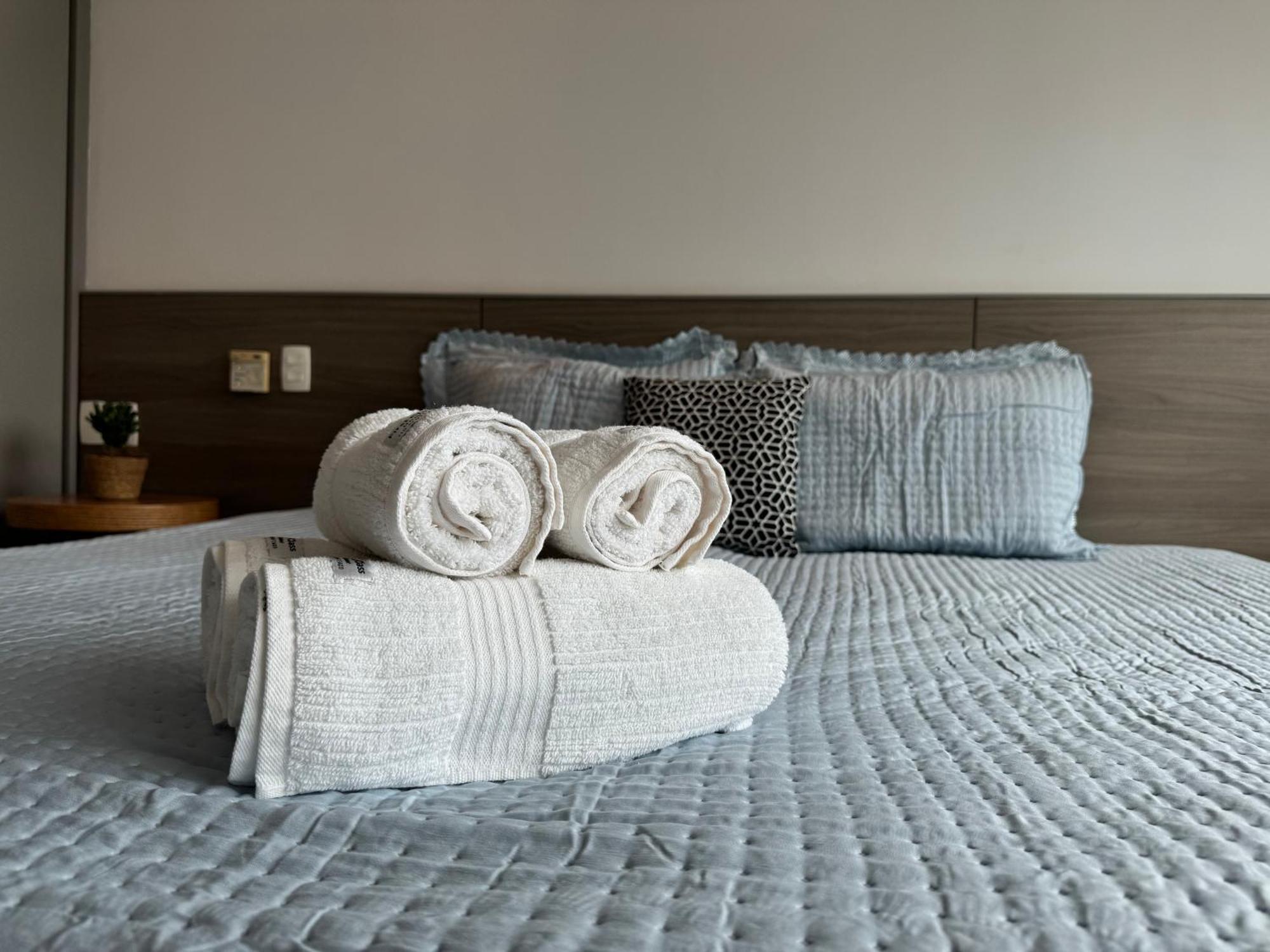 Apartamento Flat Com Vista De Cinema Da Barra Da Tijuca - 5 Min Da - Ar Condicionado, Portaria 24h, Wi-fi 500 Mbps *