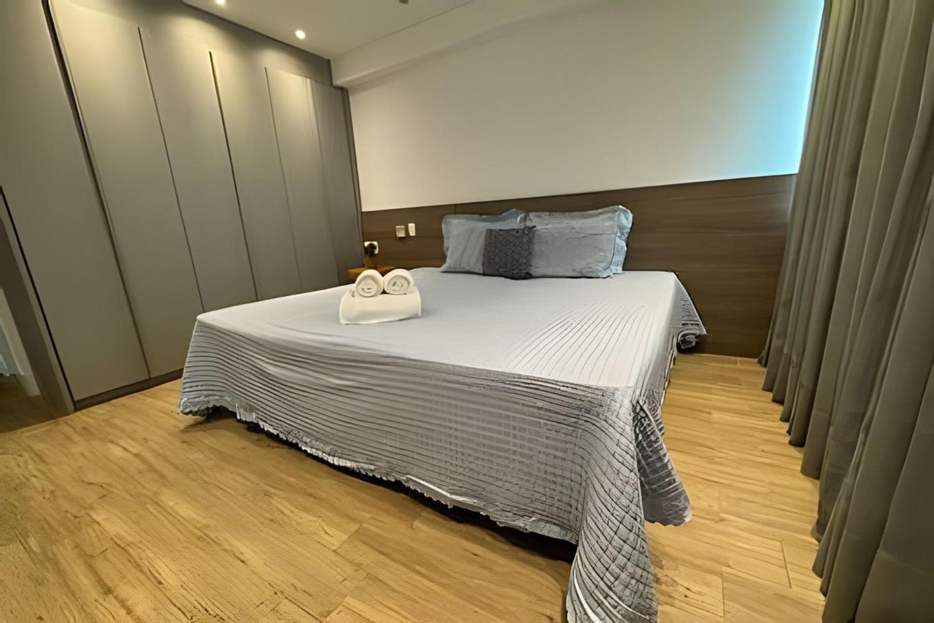 Flat Com Vista De Cinema Da Barra Da Tijuca - 5 Min Da - Ar Condicionado, Portaria 24h, Wi-fi 500 Mbps