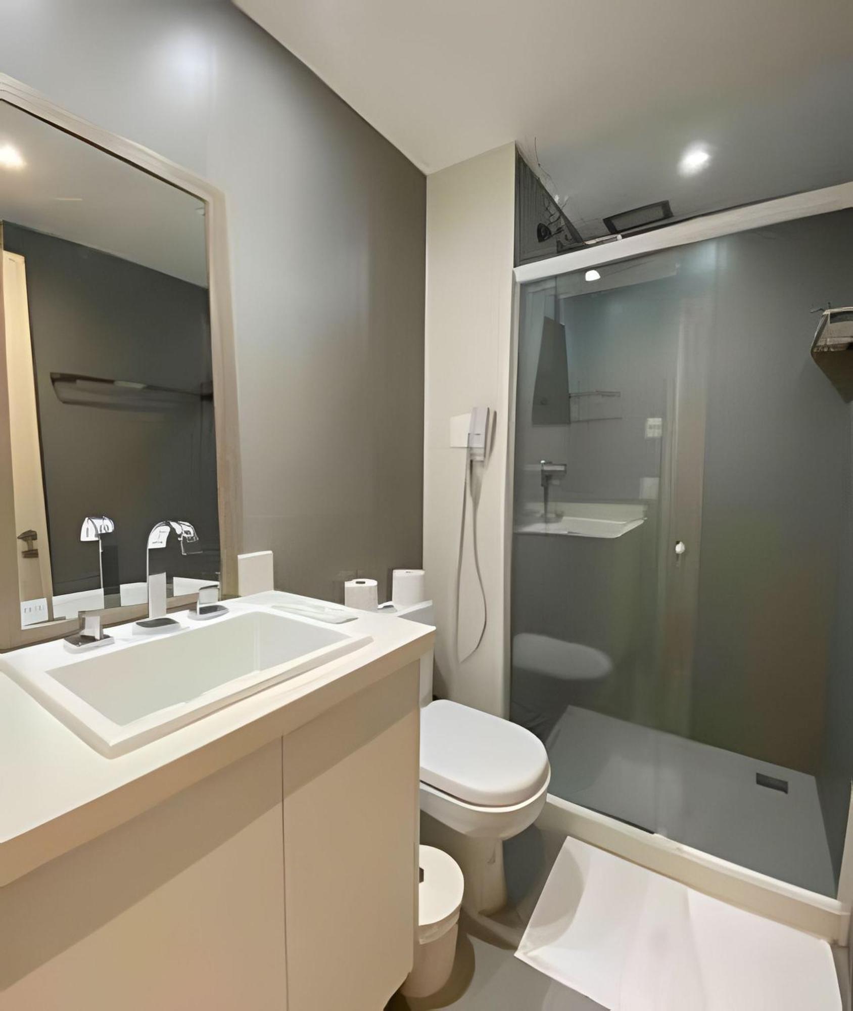Flat Com Vista De Cinema Da Barra Da Tijuca - 5 Min Da - Ar Condicionado, Portaria 24h, Wi-fi 500 Mbps *
