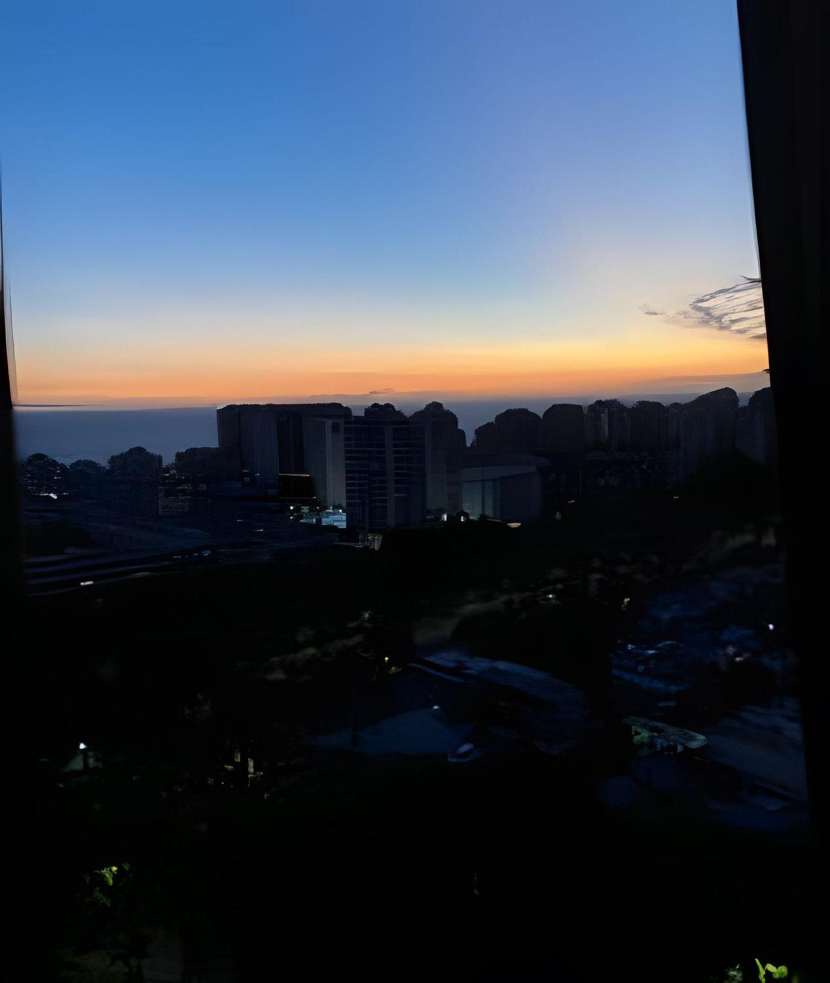 Flat Com Vista De Cinema Da Barra Da Tijuca - 5 Min Da - Ar Condicionado, Portaria 24h, Wi-fi 500 Mbps Rio de Janeiro